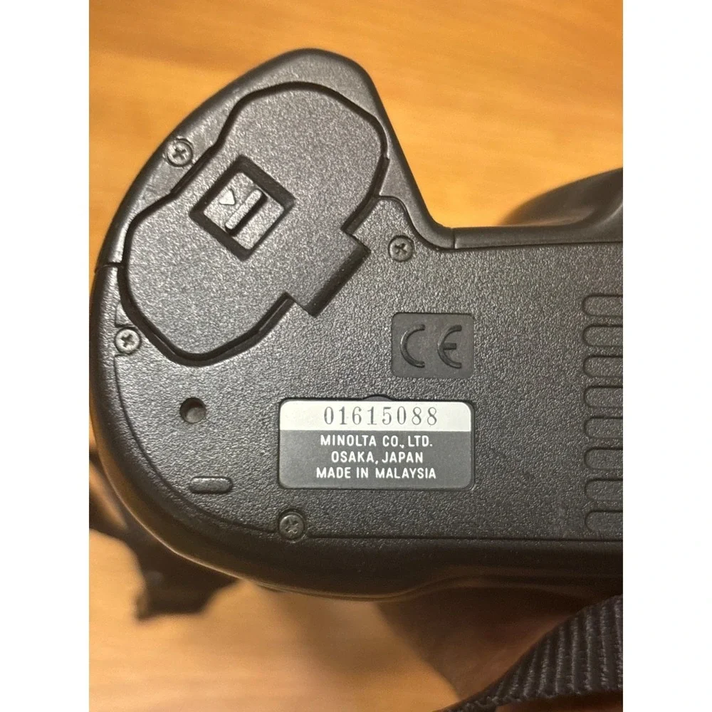 Minolta Maxxum 400si 35mm SLR Film Camera Body Black  Autofocus  Untested